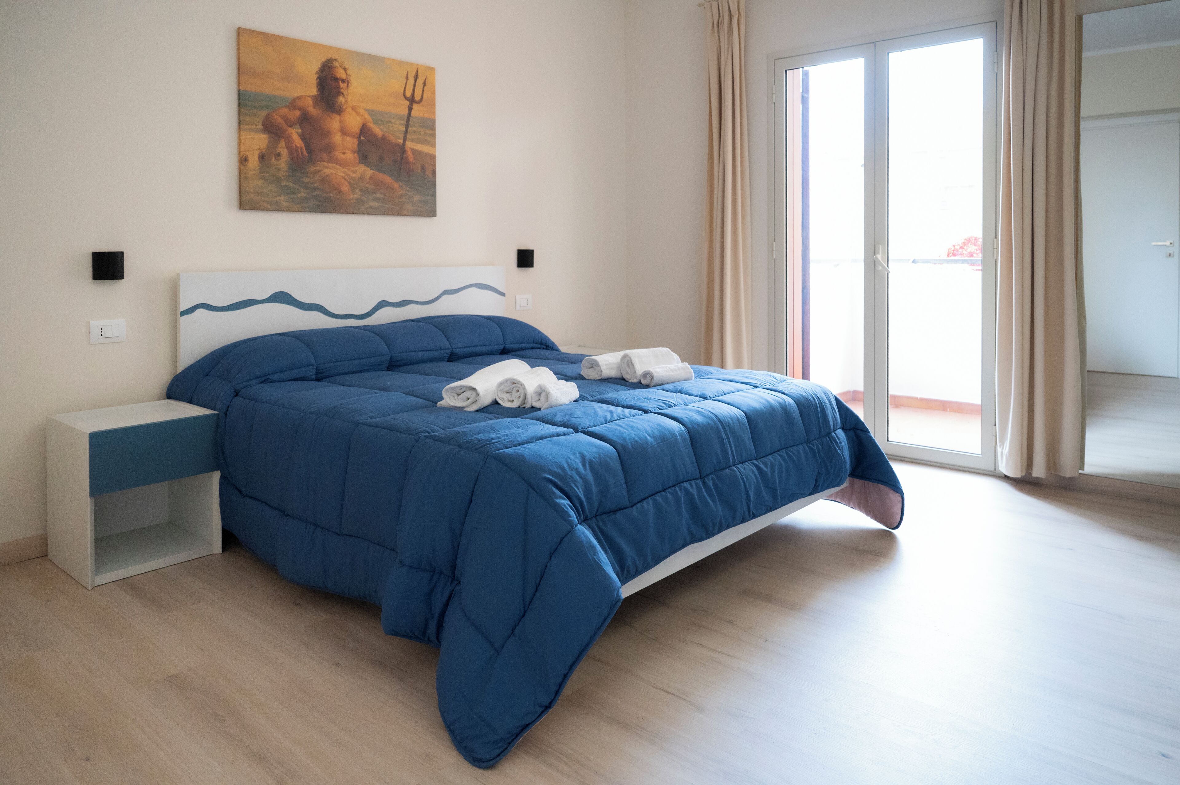 Doppelzimmer, Stadtblick | Zimmersafe, Schreibtisch, laptopgeeigneter Arbeitsplatz