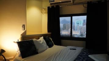 Dobbeltrom – standard, byutsikt | Safe på rommet, blendingsgardiner, lydisolert og strykejern/-brett