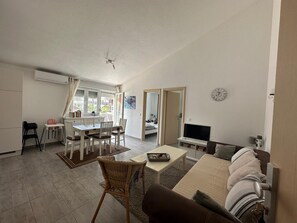 Televisie en een tafeltennistafel