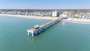 On the beach - BIG VIEW. New 2026. 7 BR/7.5 BT, private 25'x15' pool, elevator, Surfside Beach (Surfside Beach)