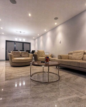 Interior - Fabulous 5-bedroom house in Manchester perfect for Groups or Families getaway (Manchester)