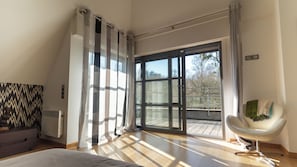 5 bedrooms, desk, iron/ironing board, free WiFi