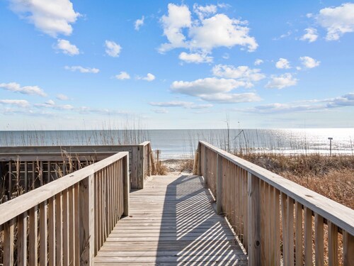 Above The Tide | Oceanview Condo & Pool
