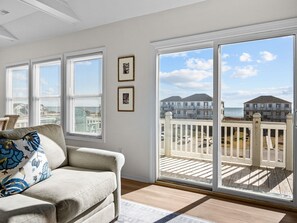 Smart TV - Above The Tide | Oceanview Condo & Pool (Emerald Isle)