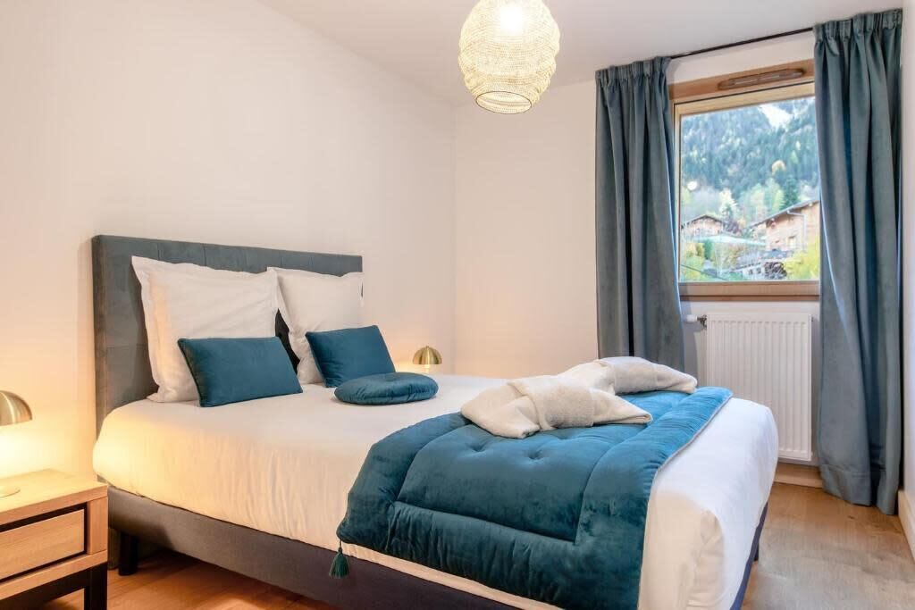 Tabla de planchar con plancha, wifi y ropa de cama 