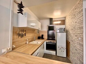 Kühlschrank, Mikrowelle, Ofen, Geschirrspüler