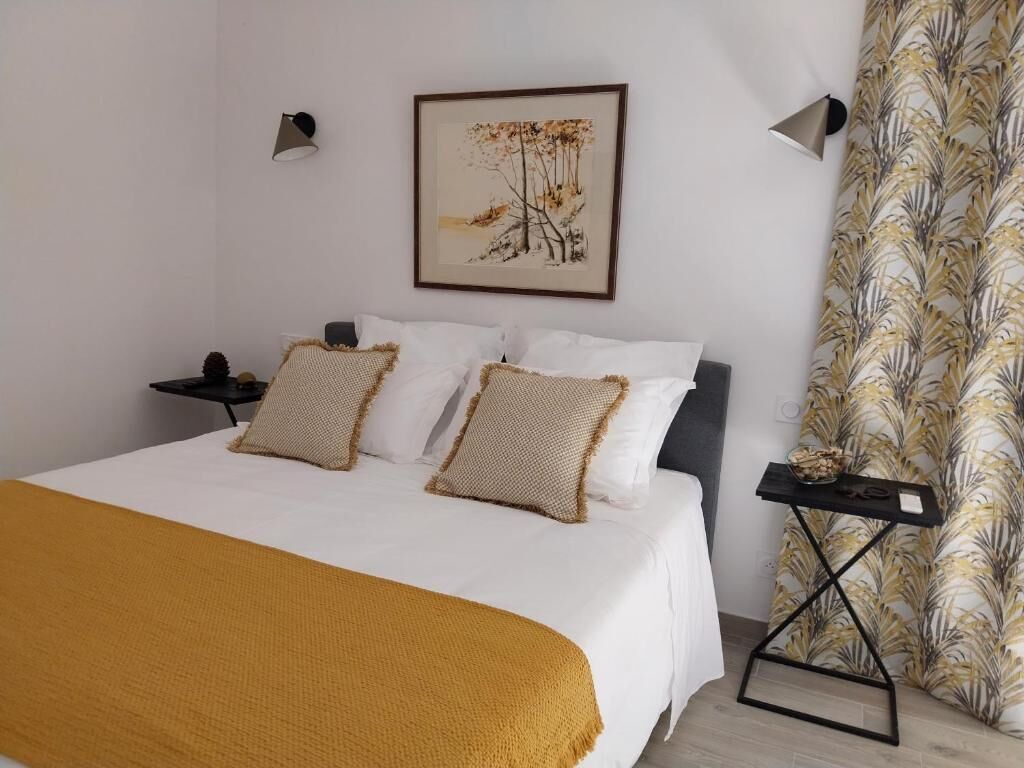 In-room safe, blackout curtains, free WiFi