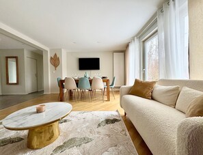 TV - Bright house in Lampertheim: calm and comfort (Lampertheim)