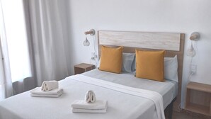 3 bedrooms, desk, iron/ironing board, travel cot - Spacious and bright with large terrace. Ságaró (Costa Brava) (El Vilar d'Aro)