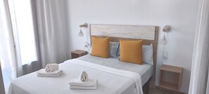 3 bedrooms, desk, iron/ironing board, travel cot - Spacious and bright with large terrace. Ságaró (Costa Brava) (El Vilar d'Aro)
