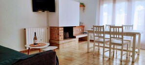 Dining - Spacious and bright with large terrace. Ságaró (Costa Brava) (El Vilar d'Aro)