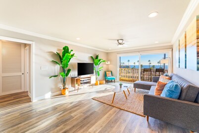 25% Off Sept WkDays, Walk To Beach, Amazing Views!