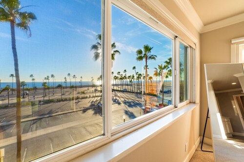 Amazing Location, Walk To Everything, Stunning Views!