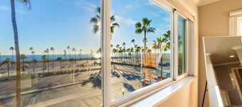Amazing Location, Walk To Everything, Stunning Views!