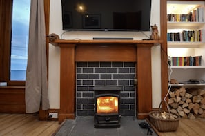 Interior - Secret Coast Getaway -  Seaview apartment that sleeps 6 guests  in 3 bedrooms (Tighnabruaich)