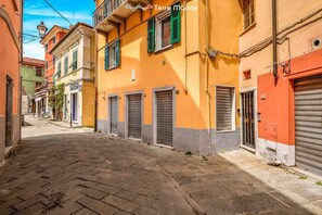 Exterior - A country where you can breathe culture and exclusivity needs a house where the sensations are the same. Vicolo 14 is your perfect holiday home, located in the historic center of Sarzana, a few steps from the best bars and restaurants of this town where  (Sarzana)
