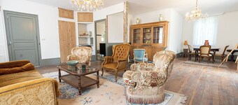 Unique holiday home, 15p, 7 bedr / 6 bathr, 5★, in charming village in Burgundy