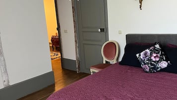 7 soverom, strykejern/-brett, internettilgang og sengetøy