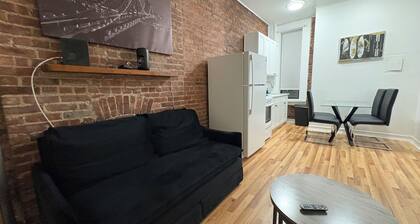 Group-Friendly Duplex Near Broadway, Walk to Times Square