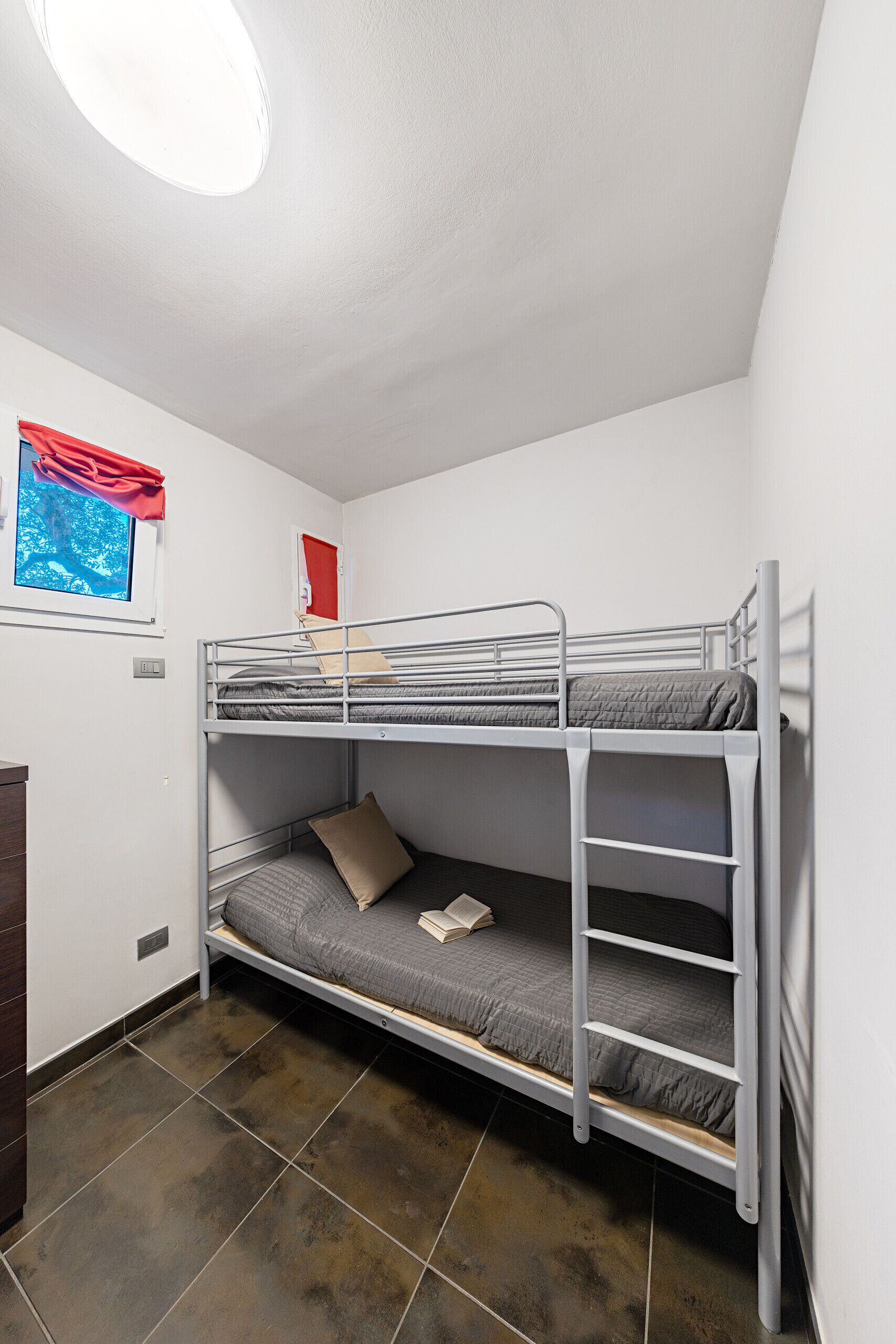 2 bedrooms, iron/ironing board, travel cot, free WiFi