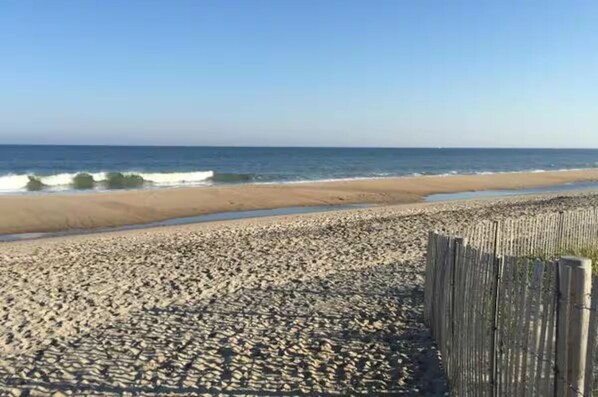 Beach - Perfect Beach Vacation Home - One Block From The Beach (Dewey Beach)