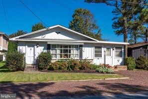 Exterior - Perfect Beach Vacation Home - One Block From The Beach (Dewey Beach)