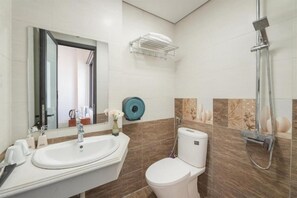 Triple Room, City View | Bathroom | Free toiletries, soap, shampoo, toilet paper - Ha Noi Miah Boutique Hotel  (HA NOI)