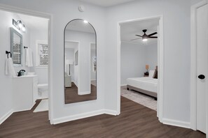 3 bedrooms, iron/ironing board, travel crib, free WiFi - Family-Friendly 3BR Home in Montgomery (Montgomery)