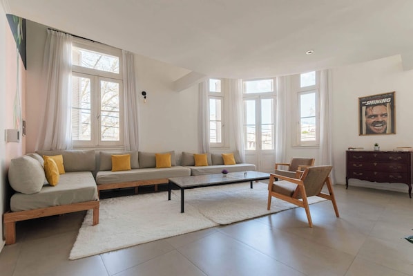 تلفزيون، مكتب