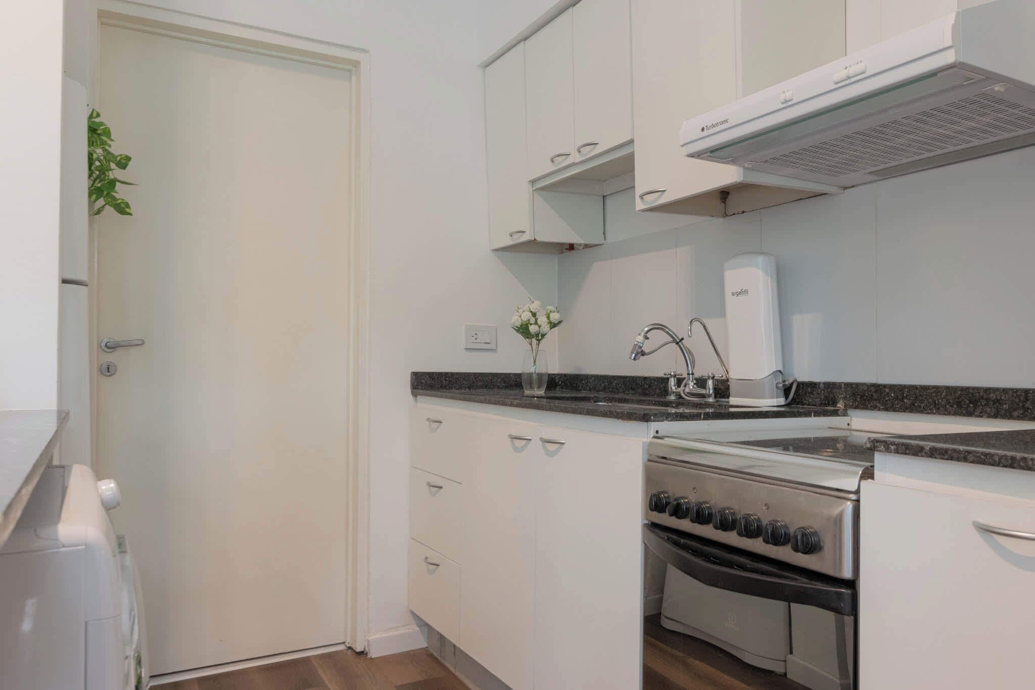 冷蔵庫、電子レンジ、コンロ、トースター