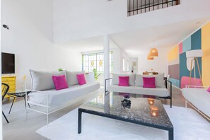 TV, offices - MOT Rentals + 4Bd with Terrace, Pool & BBQ in La Rural (Buenos Aires)