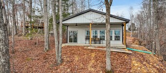 Cozy 2-Bedroom Cabin Overlooking Beautiful Lake Cumberland
