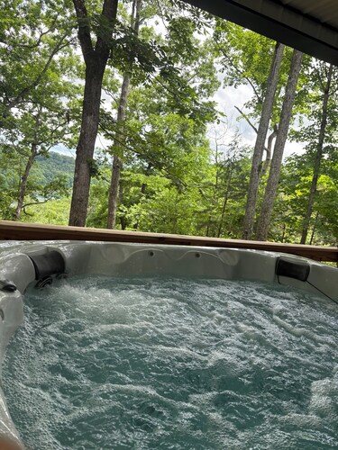 Cozy 2-Bedroom Cabin Overlooking Beautiful Lake Cumberland