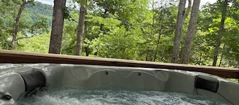 Cozy 2-Bedroom Cabin Overlooking Beautiful Lake Cumberland