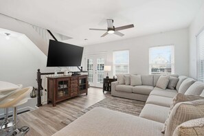 Smart TV - NEW! Sea Bright Gem | Steps to Beach + Parking (Sea Bright)