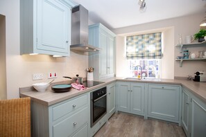 Refrigerador, microondas, horno y lavavajillas 