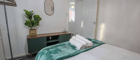 3 chambres, fer et planche à repasser, Wi-Fi gratuit, draps fournis