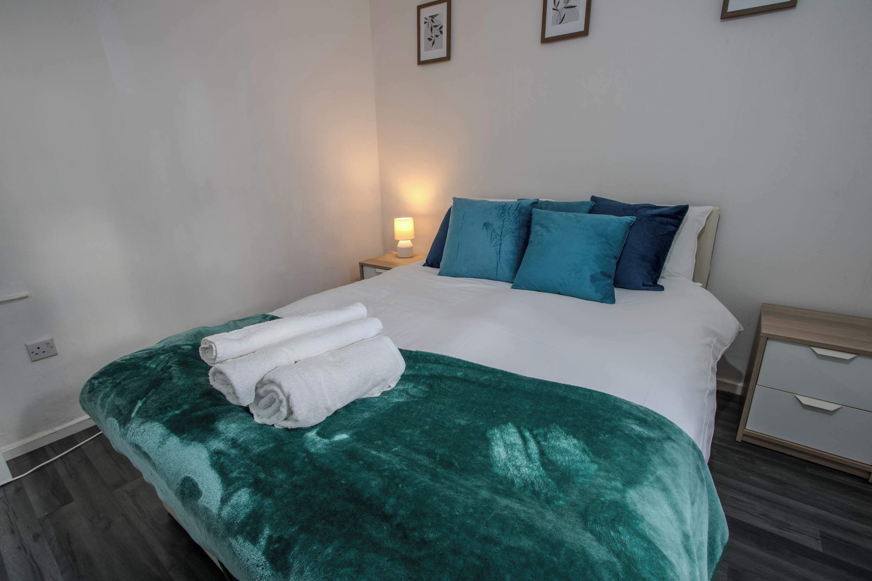 3 bedrooms, iron/ironing board, free WiFi, bed sheets