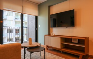 TV, offices - w* | Group-Friendly 3BR w/ Balcony in Miraflores (Miraflores)