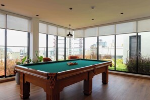 Games room - w* | Group-Friendly 3BR w/ Balcony in Miraflores (Miraflores)