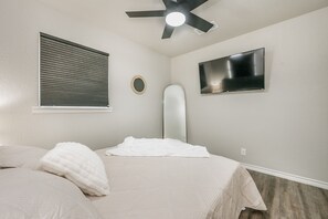 3 bedrooms, iron/ironing board, WiFi, bed sheets - The Perfect little hideaway in the Texas Panhandle. (Dumas)