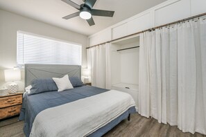 3 bedrooms, iron/ironing board, WiFi, bed sheets - The Perfect little hideaway in the Texas Panhandle. (Dumas)