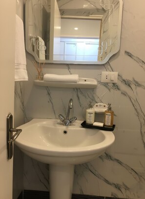 Bathroom - Elegance and comfort in Alexandria with a sea view (Alexandria)