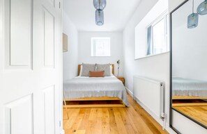 2 chambres, fer et planche à repasser, Wi-Fi, draps fournis