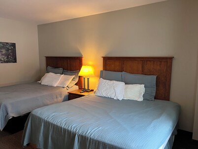 Cozy 1-bedroom hotel with AC in tranquil Carthage