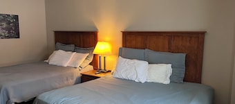 Cozy 1-bedroom hotel with AC in tranquil Carthage