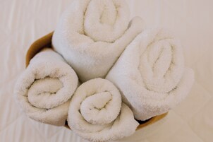 舒适四人房, 花园景观 | 浴室 | 免费洗浴用品、吹风机、拖鞋、毛巾