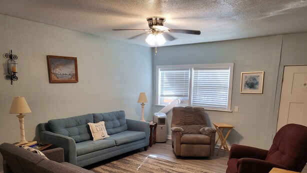 Unclassified image, 1 of 7, button - Adorable 2-bedroom house with AC in peaceful Steinhatchee (Steinhatchee)