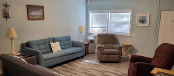 Adorable 2-bedroom house with AC in peaceful Steinhatchee