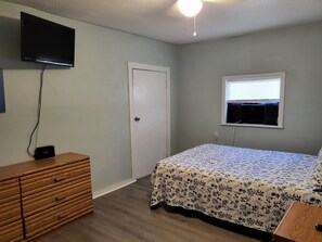 2 makuuhuonetta, silitysrauta/-lauta, ilmainen Wi-Fi, vuodevaatteet